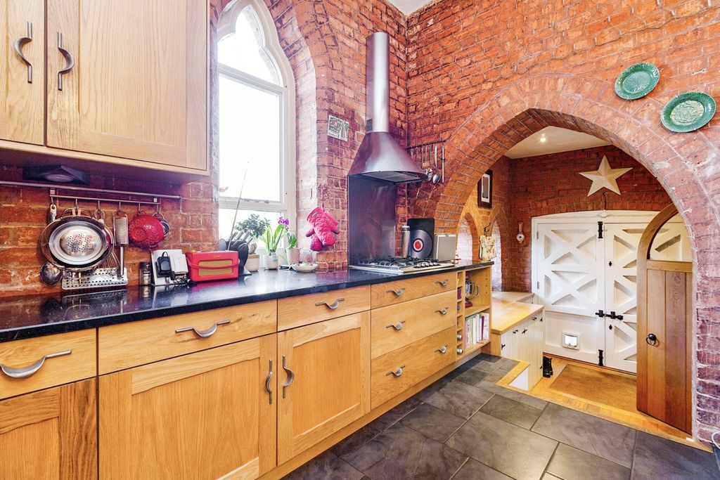 Property photo 2 of 19