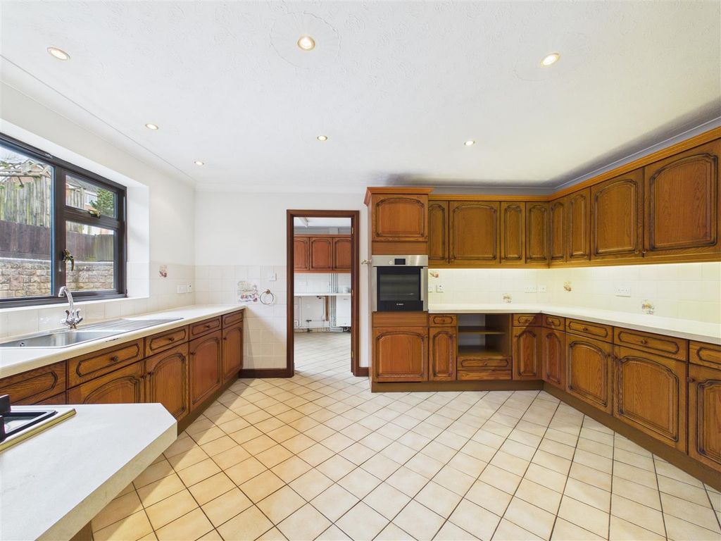 Property photo 3 of 21