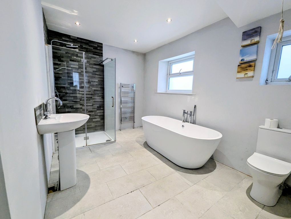 Property photo 3 of 13 Bathroom