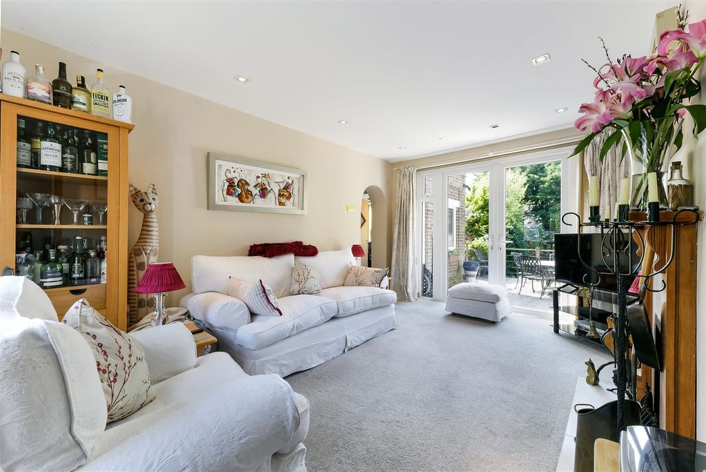 Property photo 2 of 21 Green Curve, 44 (8).Jpg