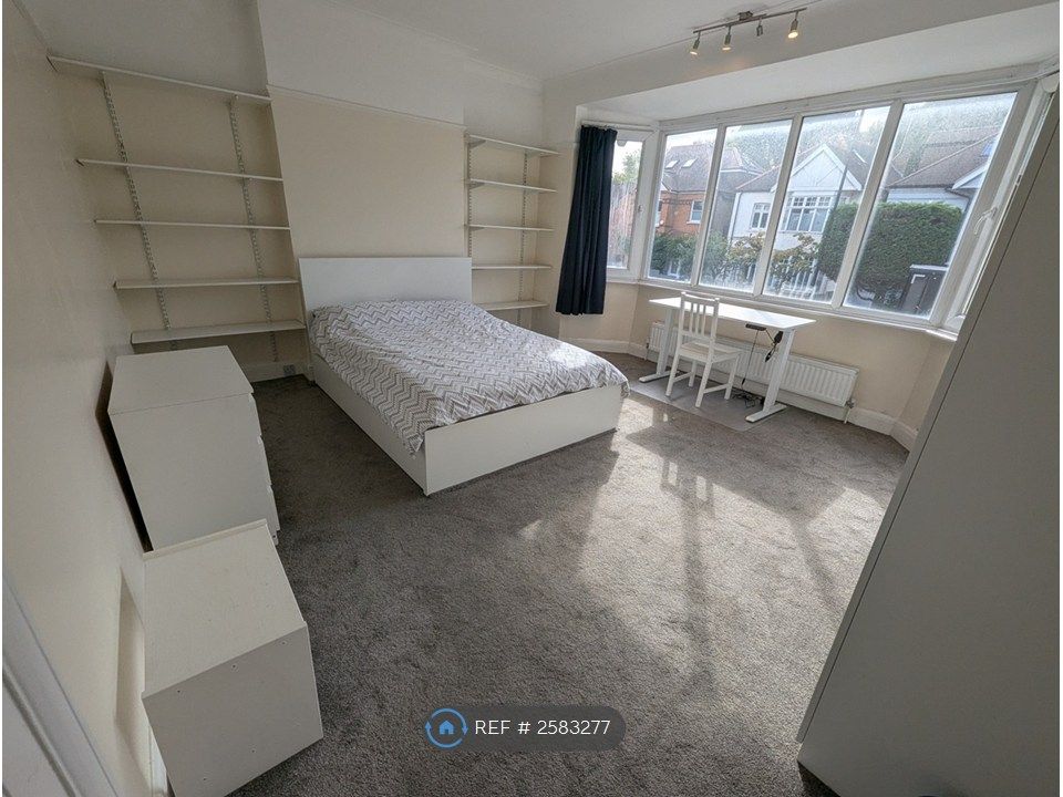 Property photo 1 of 12 The Room Is Bright And Airy