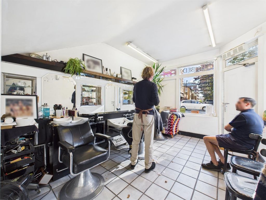 Property photo 2 of 8 Cam04237G0-Pr0225-Still005.Jpg