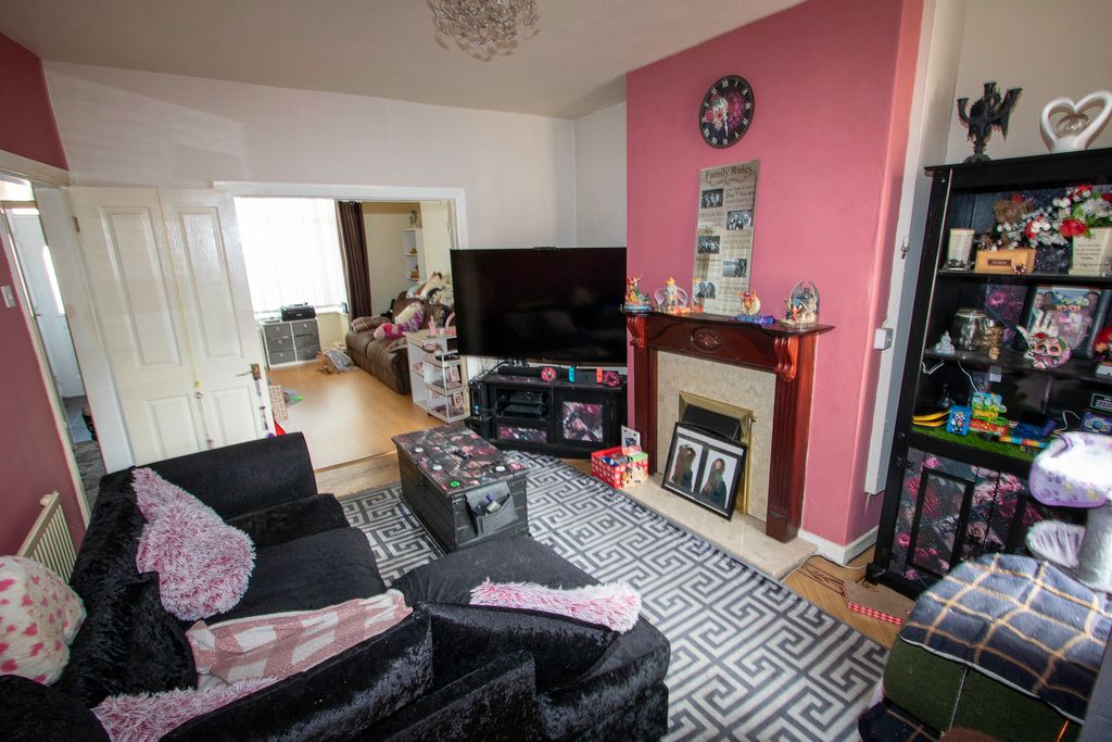 Property photo 2 of 25