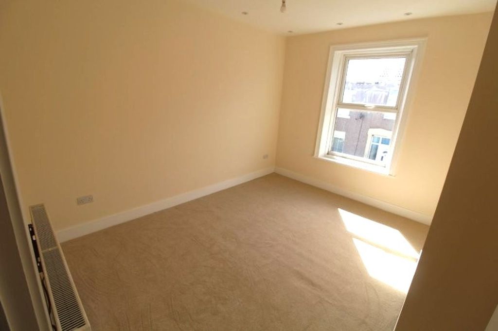 Property photo 3 of 8 Lounge