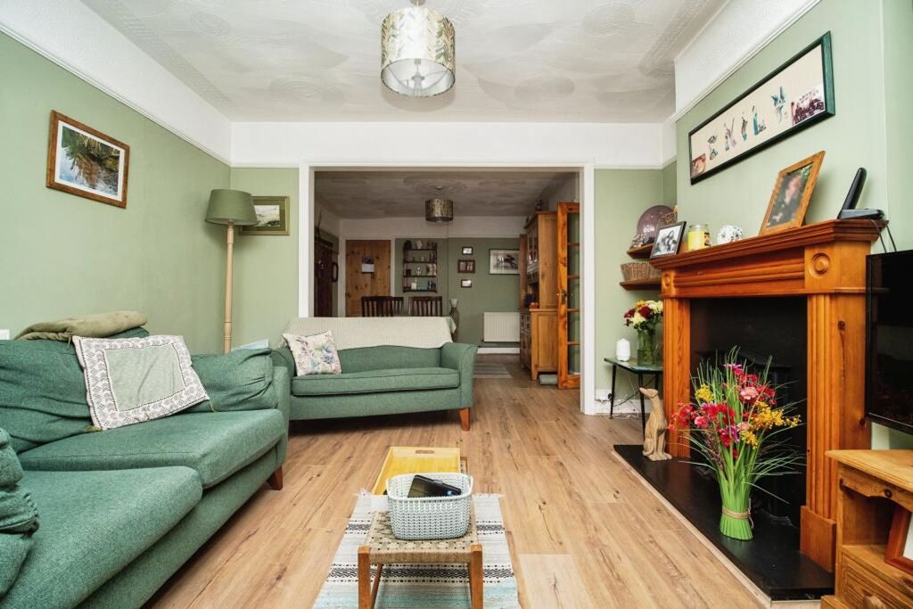 Property photo 3 of 14 Sitting Room