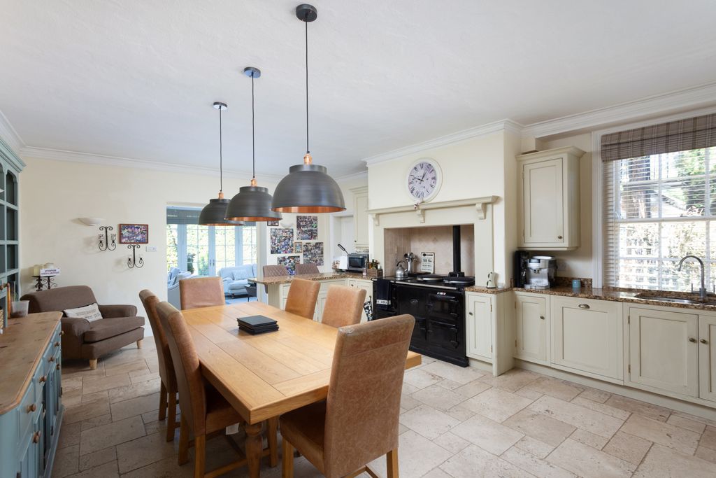 Property photo 3 of 40 Kitchen