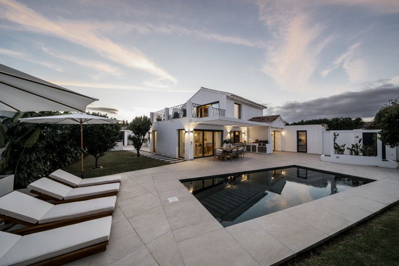 Property photo 2 of 32