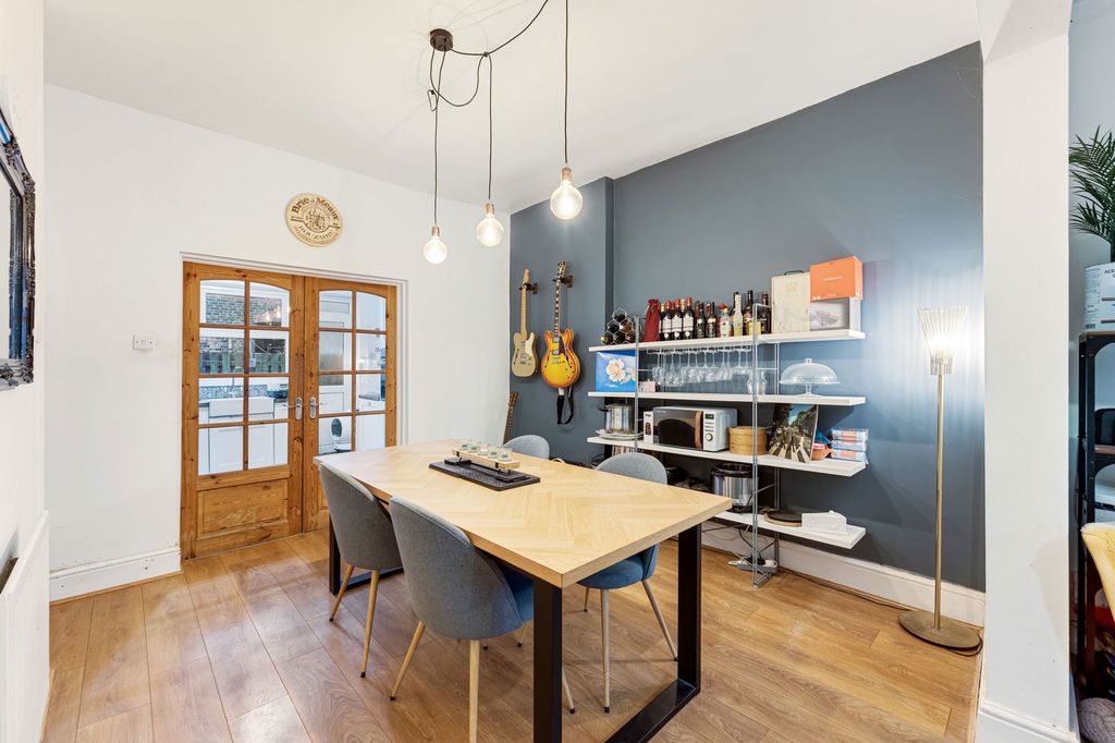 Property photo 3 of 26