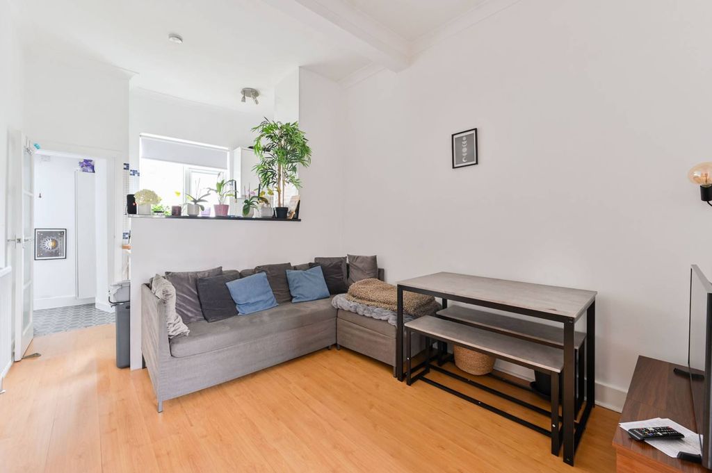 Property photo 2 of 8