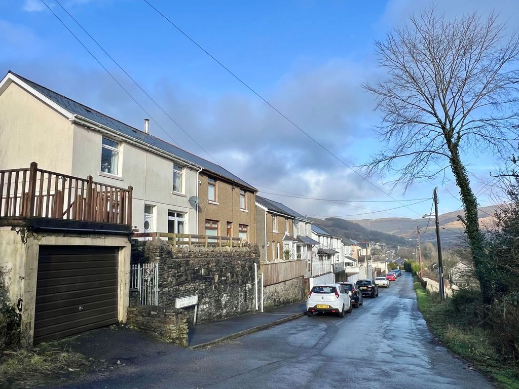 Property photo 1 of 32