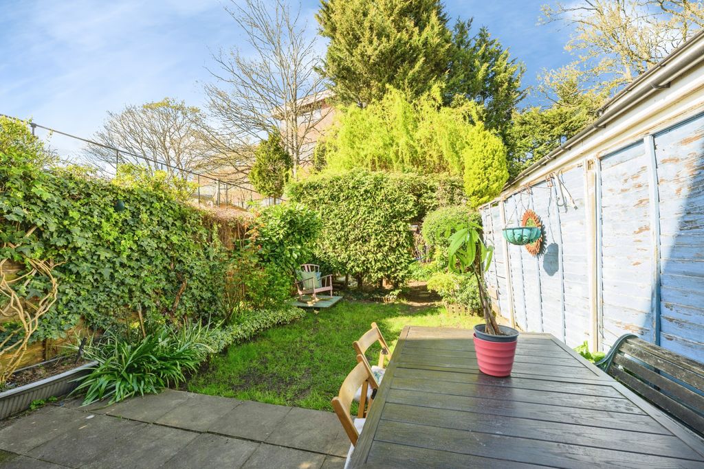Property photo 2 of 18 Formal Garden