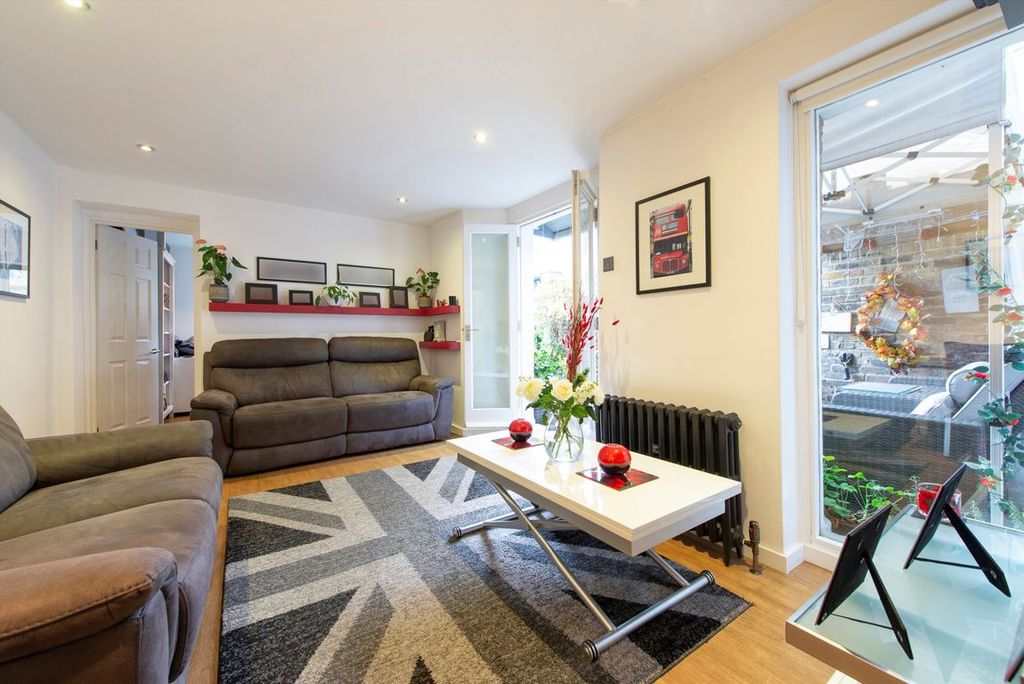 Property photo 2 of 8