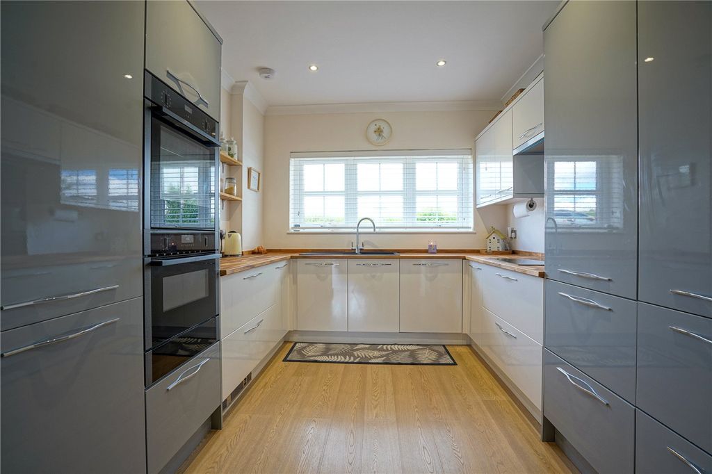 Property photo 3 of 23 Picture No. 09