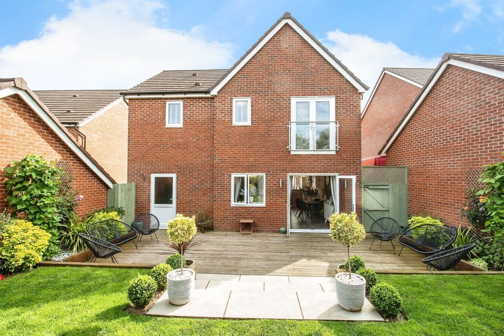 Property photo 3 of 18 Gardens: