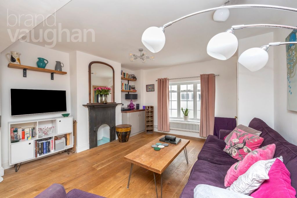 Property photo 2 of 16 Picture No. 14