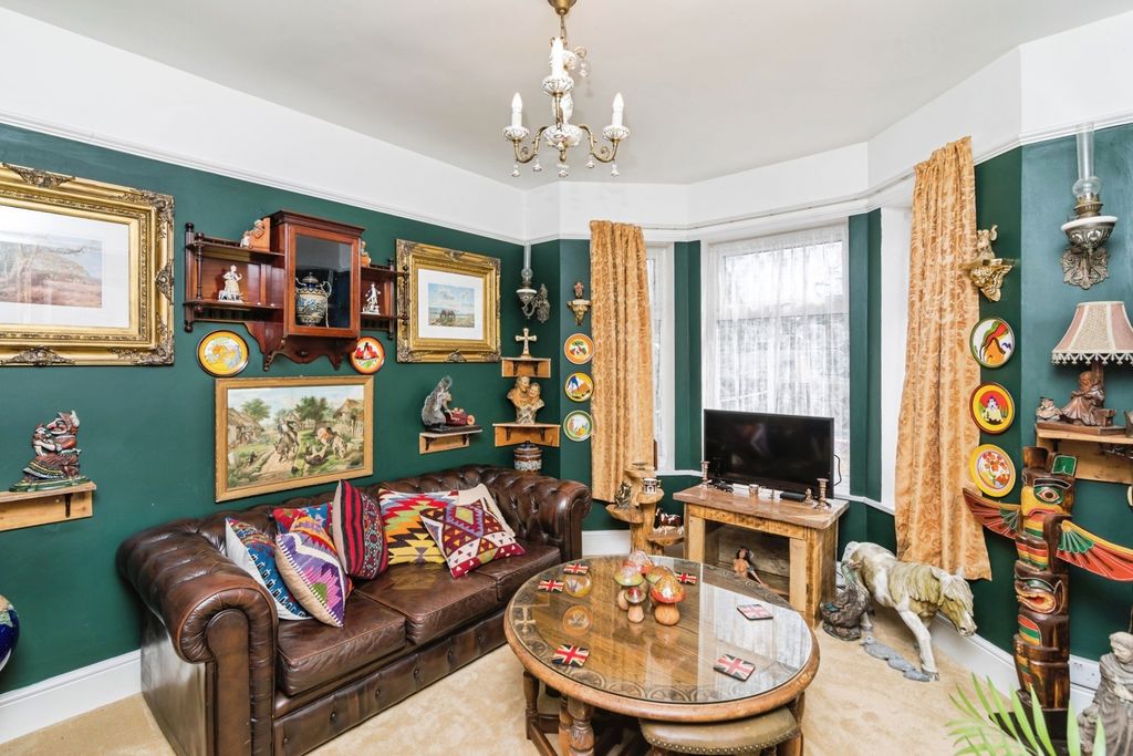 Property photo 3 of 20 Sitting Room