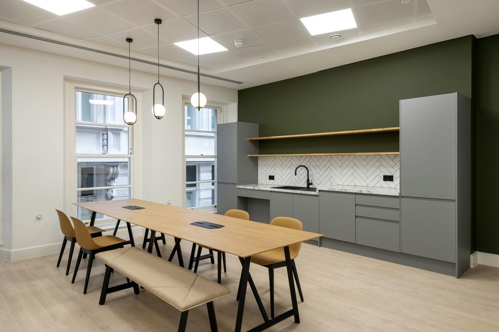 Property photo 1 of 7 33Cornhill191Stflr.Jpg