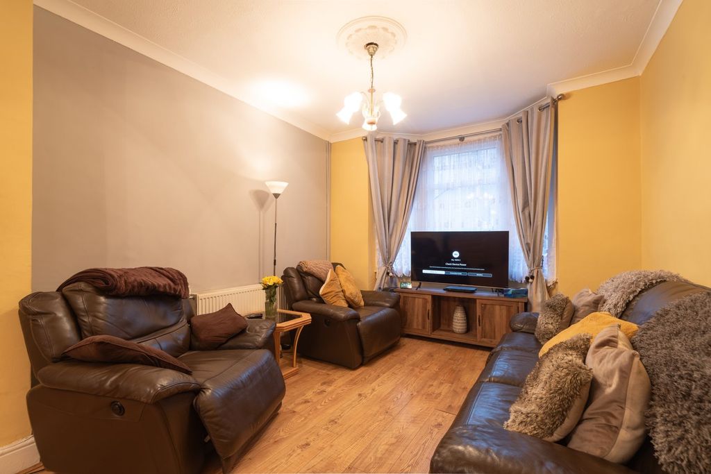 Property photo 3 of 24