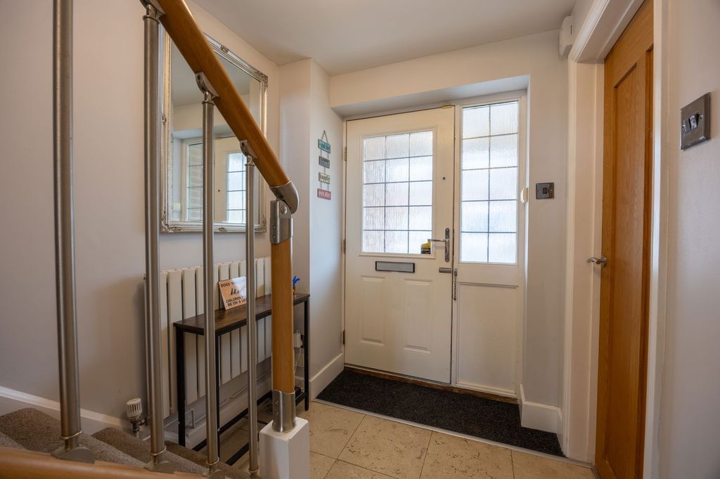 Property photo 2 of 40