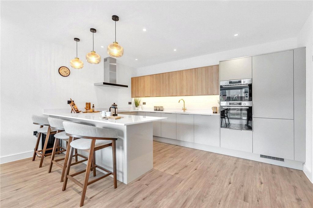 Property photo 2 of 17 Kitchen
