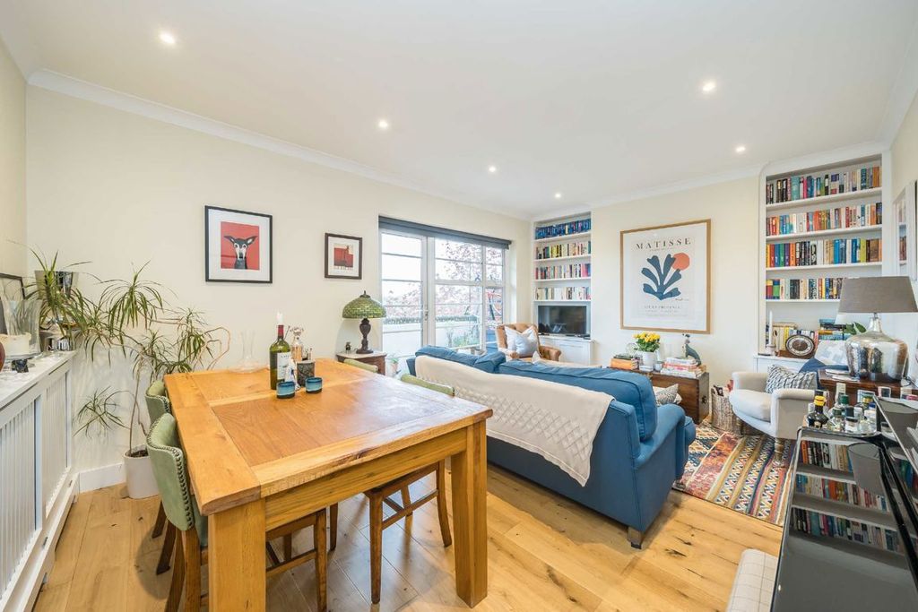 Property photo 2 of 8