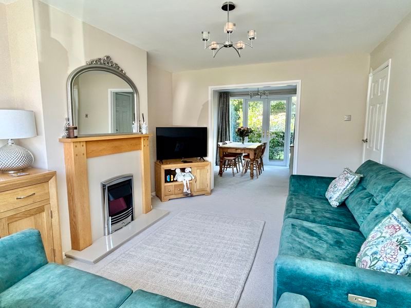 Property photo 3 of 21 Lounge