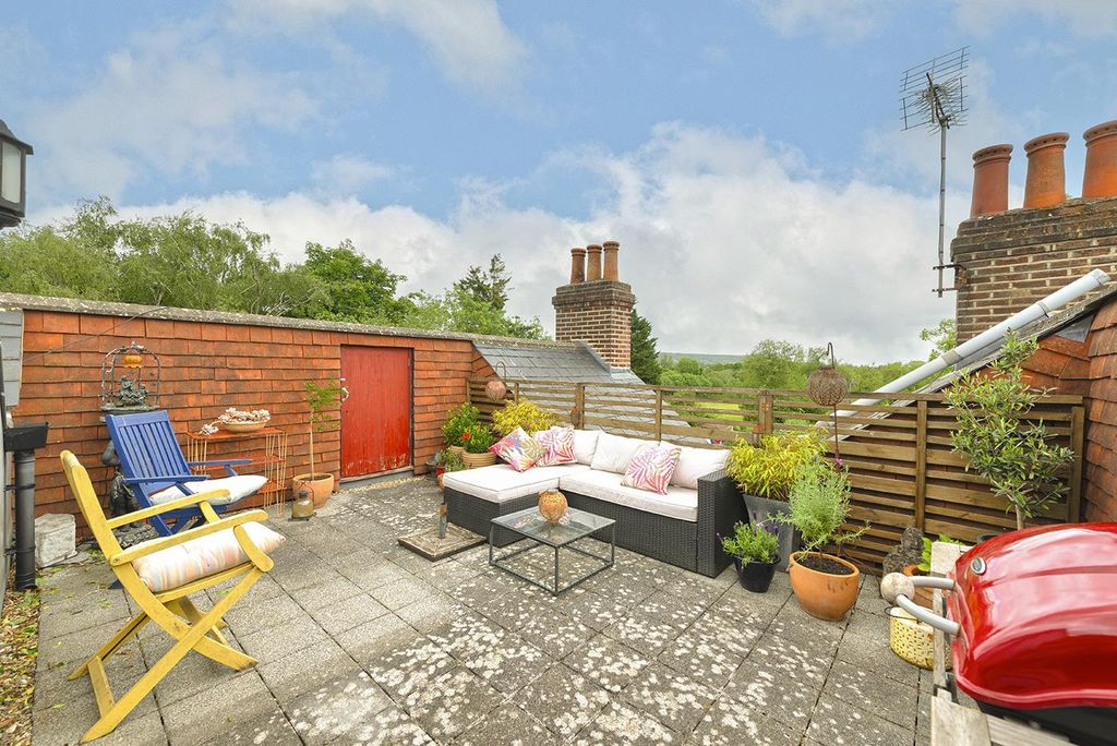 Property photo 2 of 20 16