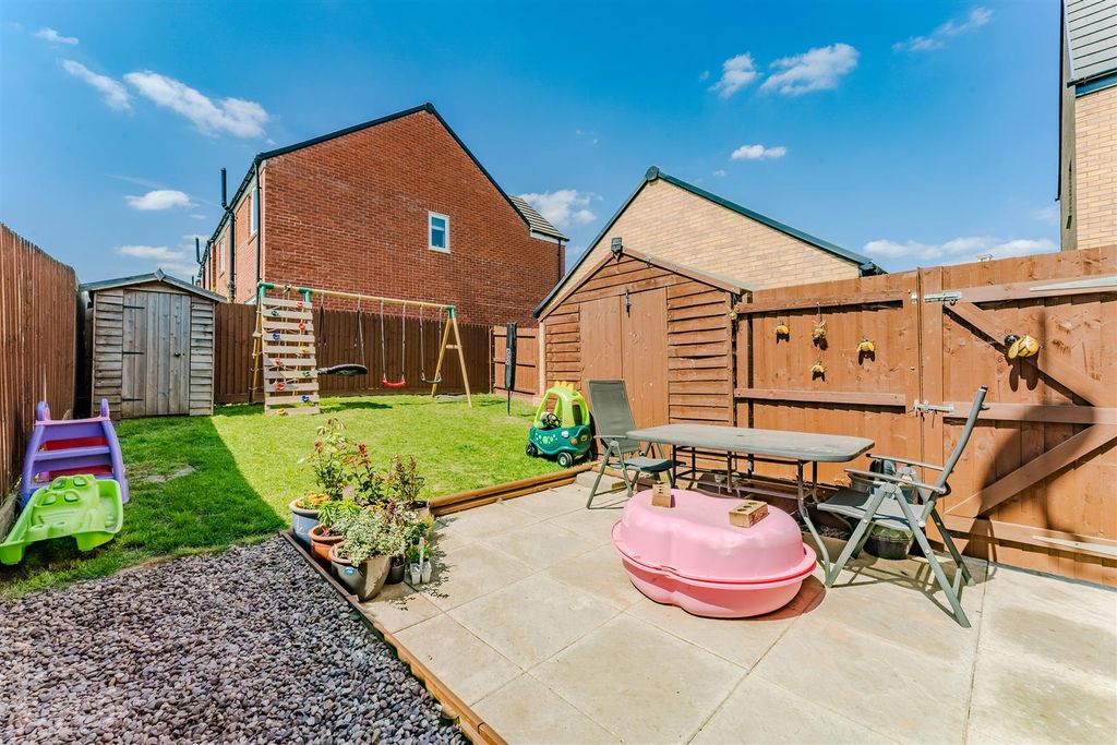 Property photo 3 of 18 Garden