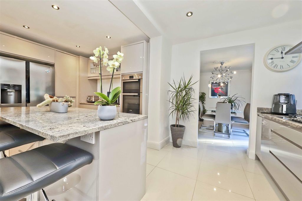 Property photo 2 of 22 Kitchen/Dining