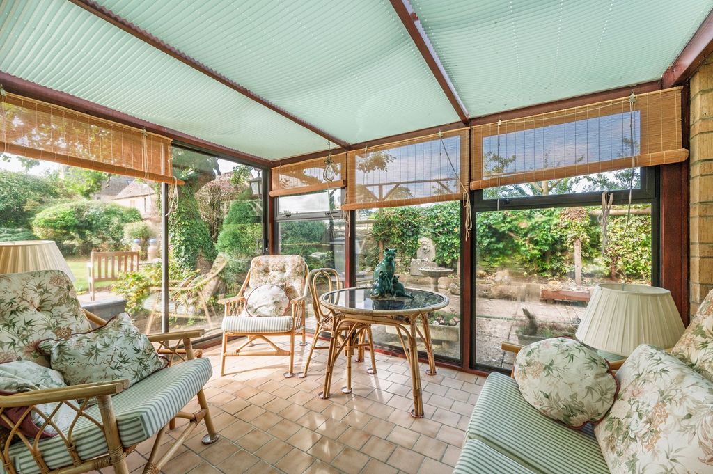 Property photo 3 of 24 Conservatory