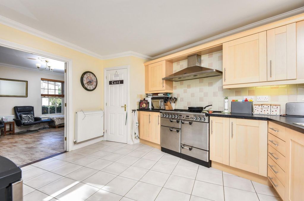 Property photo 3 of 10 Image