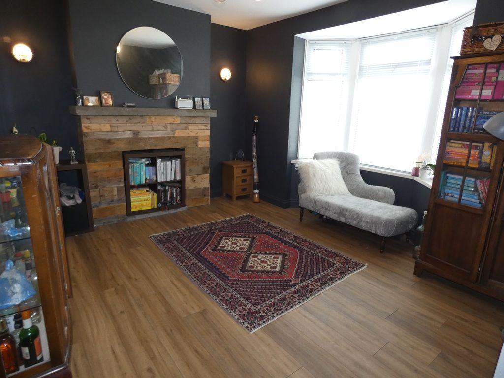 Property photo 2 of 13 Front Lounge