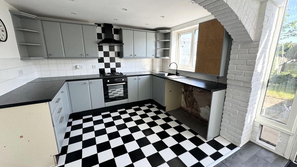 Property photo 2 of 12 Kitchen