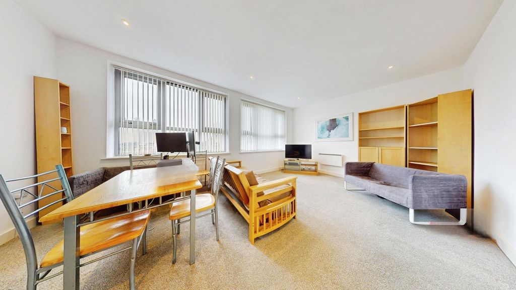 Property photo 2 of 8