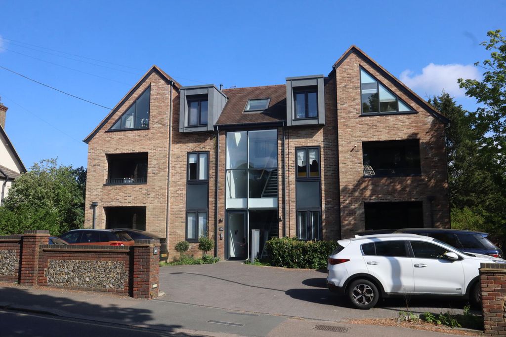 Property photo 1 of 9 Front (Exterior)