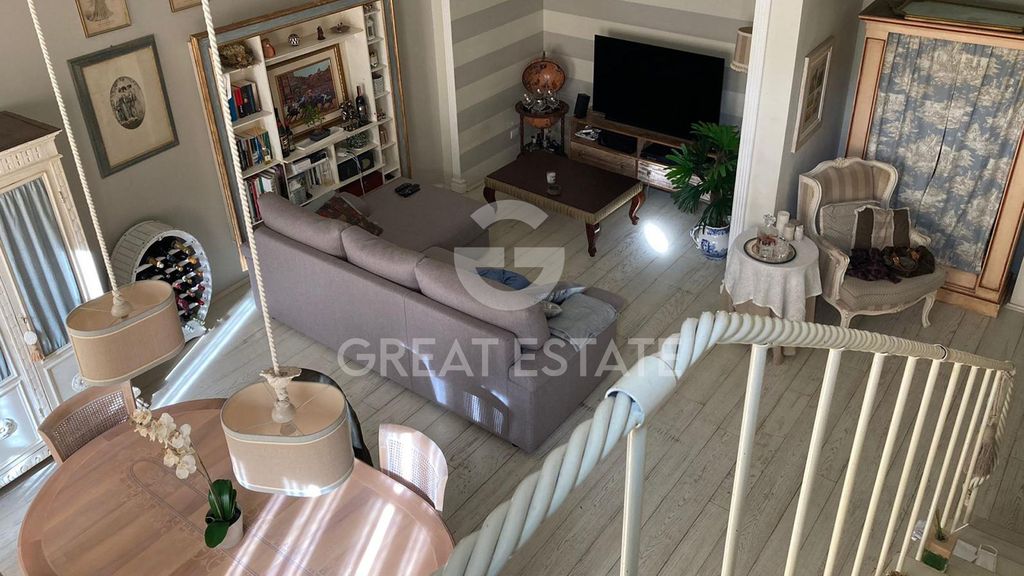 Property photo 3 of 11 Interiors