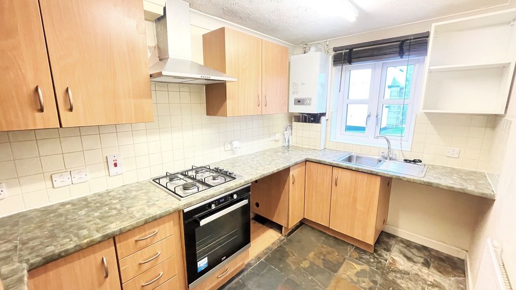 Property photo 3 of 10 Kitchen