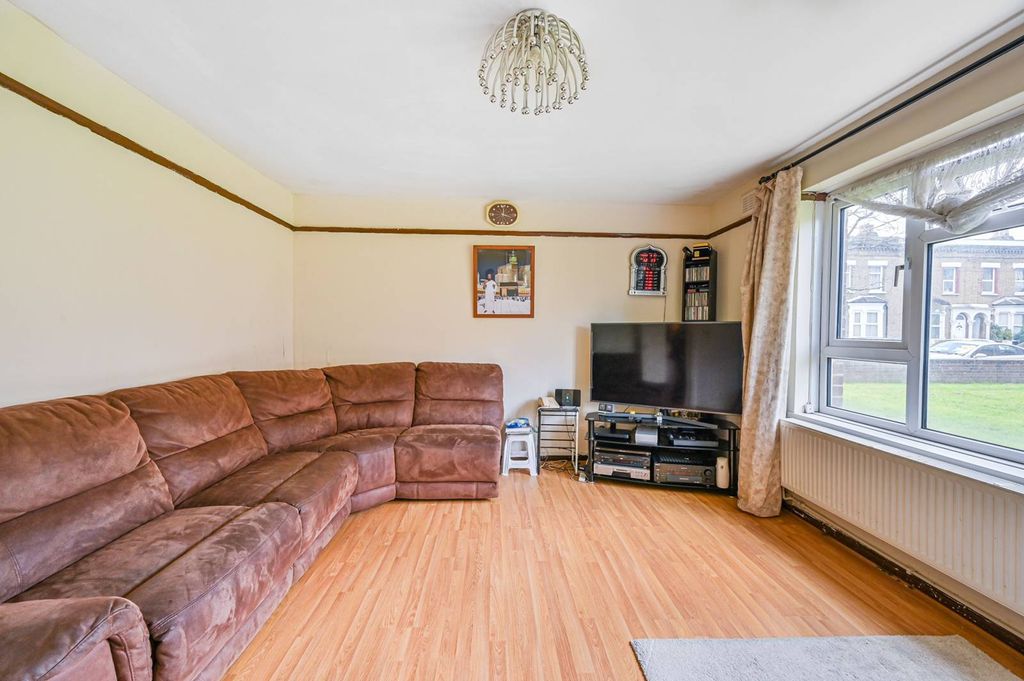 Property photo 2 of 5
