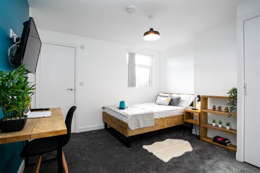 Property photo 1 of 9 47 Bolingbroke Rd-14.Jpg