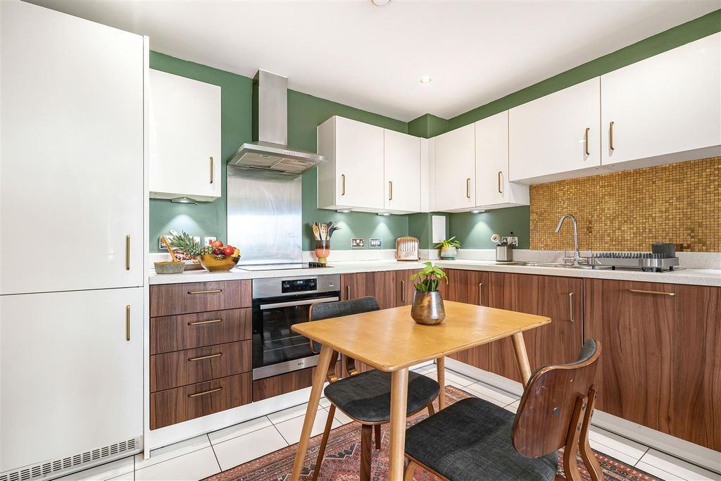 Property photo 3 of 18 3