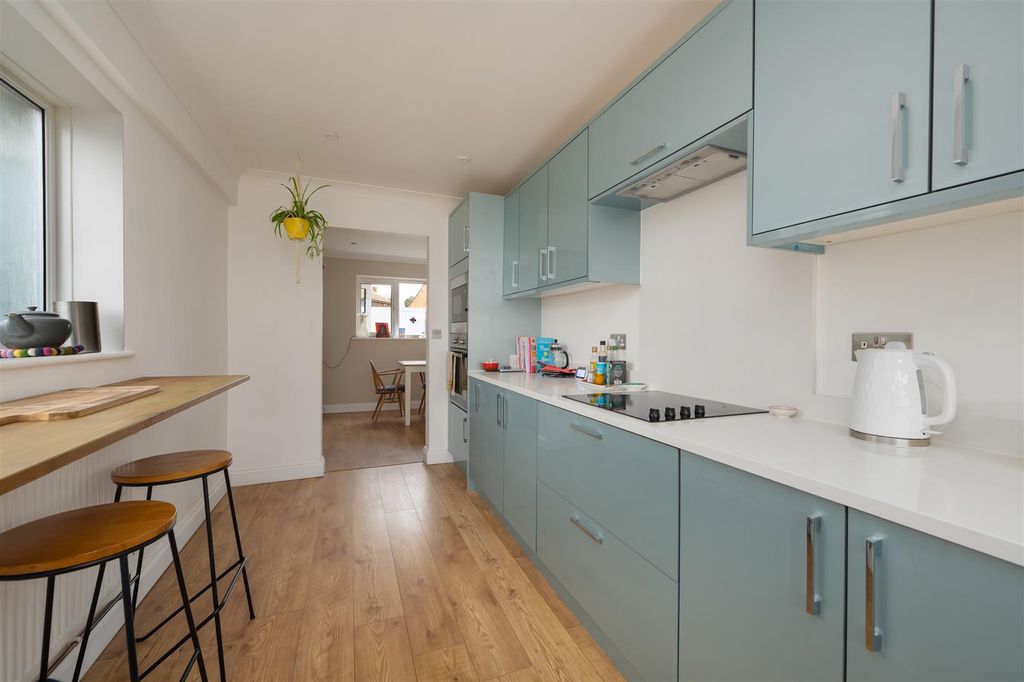 Property photo 3 of 19 Seymour Avenue, Whitstable