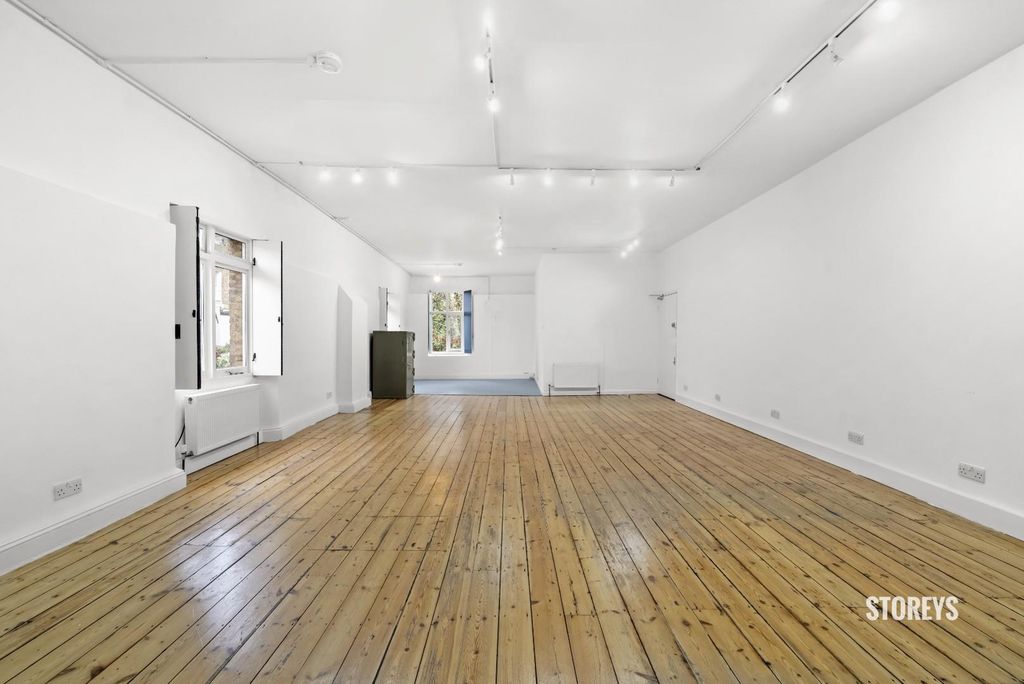 Property photo 2 of 26