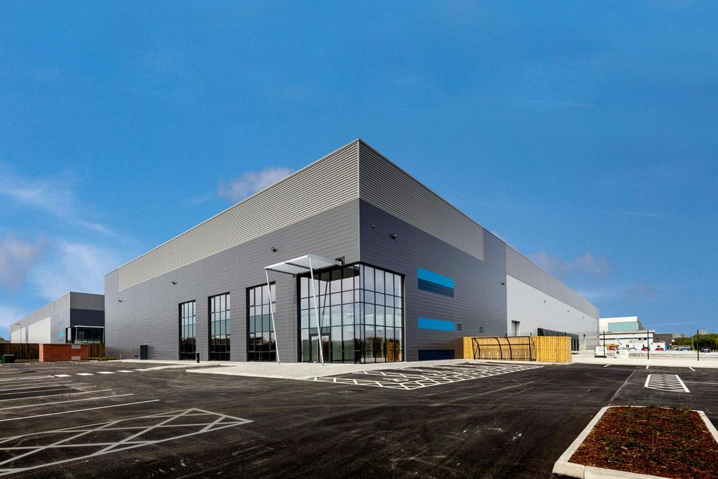 Property photo 1 of 6 01_Cover_Building_Exterior.Jpg