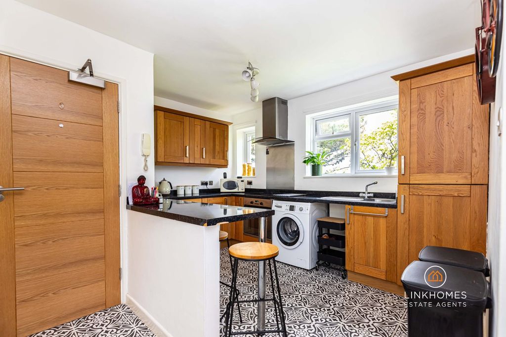 Property photo 3 of 23