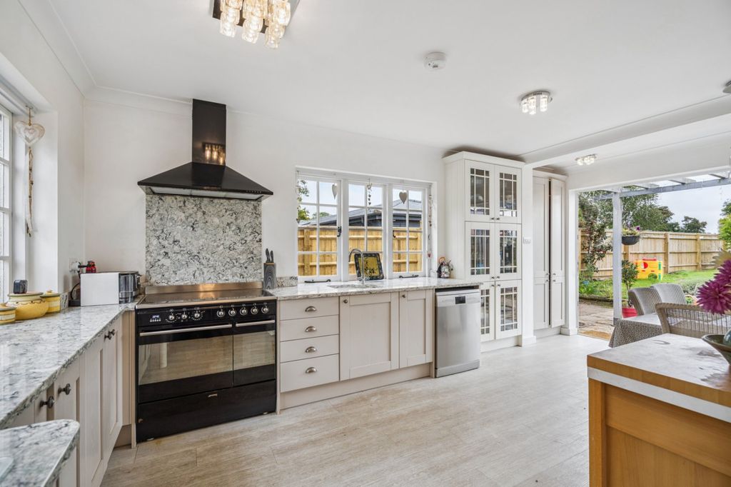 Property photo 2 of 21 Kitchen