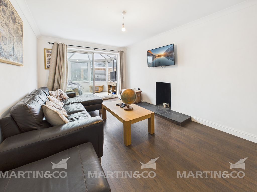 Property photo 3 of 18 Cam02406G0-Pr0562-Still009