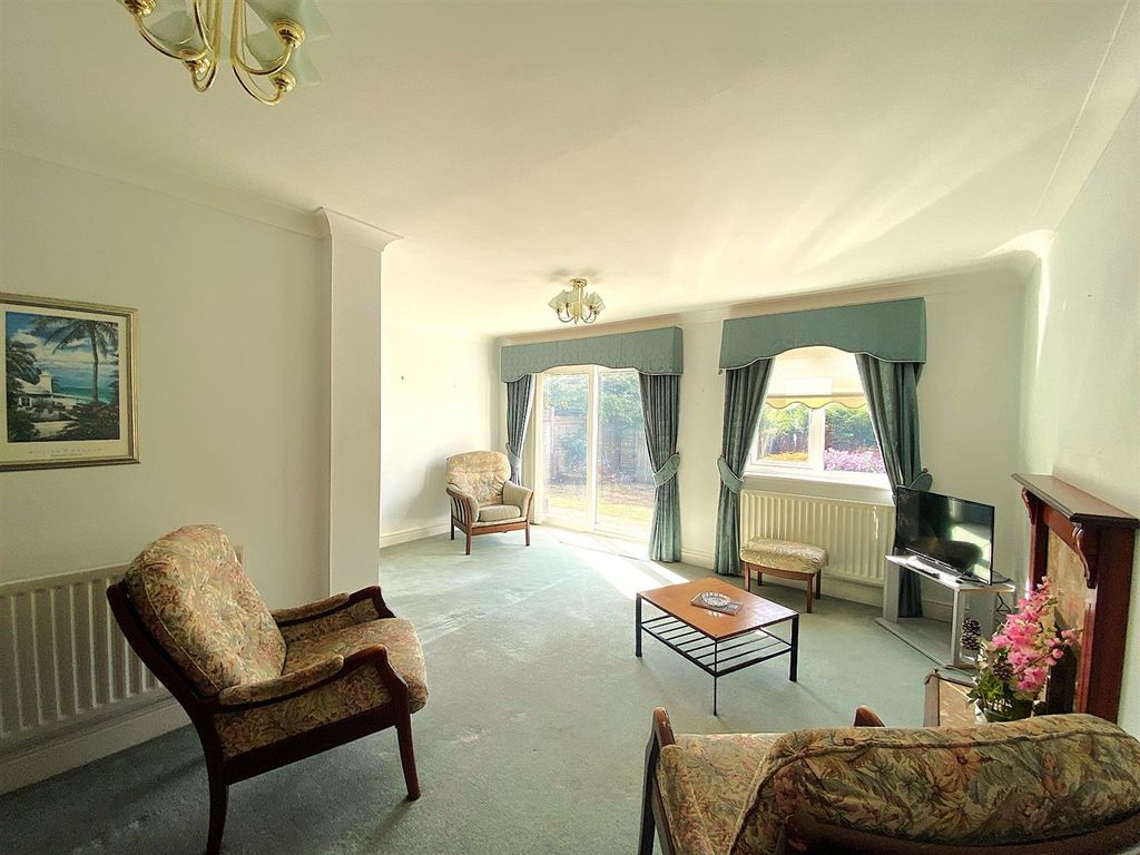 Property photo 3 of 15 9 Beatrice Walk - Lounge2.Jpg