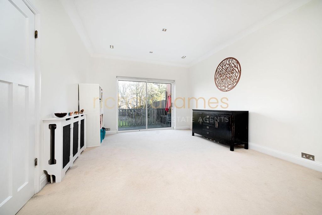 Property photo 3 of 20 W02.Jpg