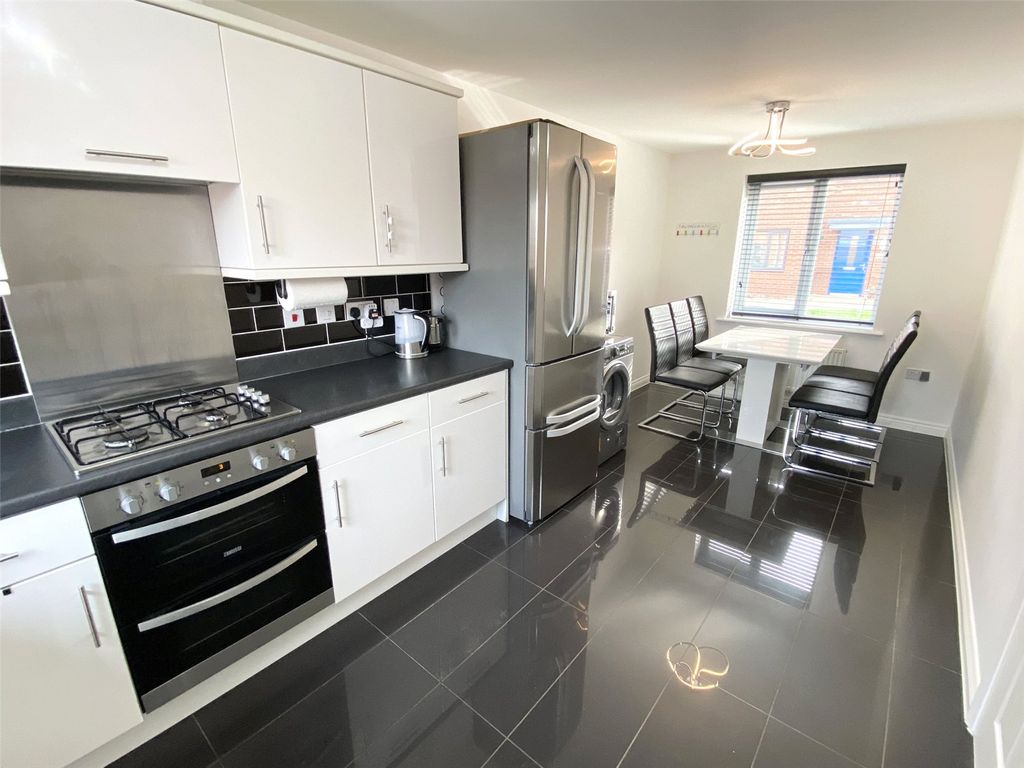 Property photo 3 of 24 Picture No. 05