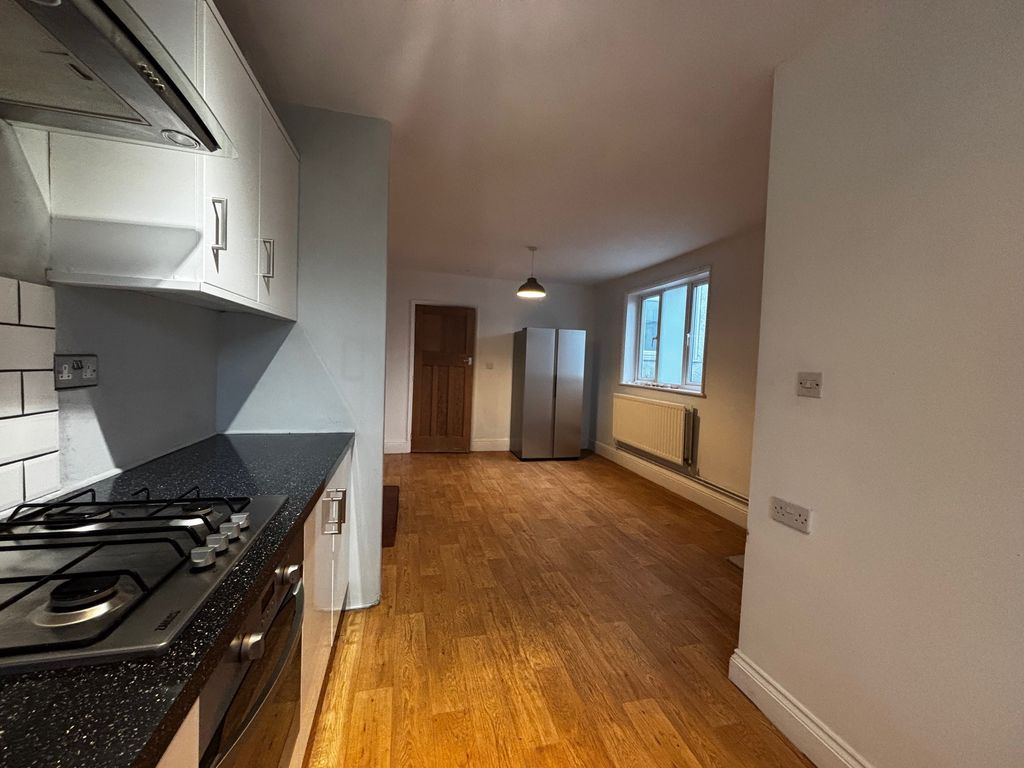 Property photo 3 of 12 Image